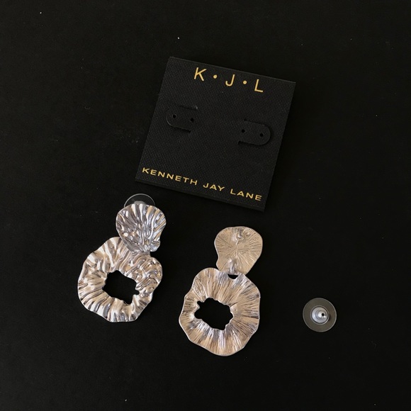 NEW KENNETH JAY LANE RIPPLE SILVERTONE EARRINGS - Picture 4 of 4